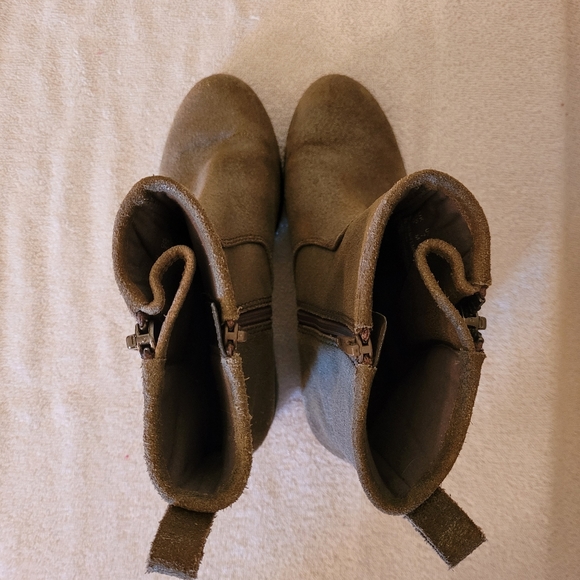 Clarks size 7 - Picture 6 of 12